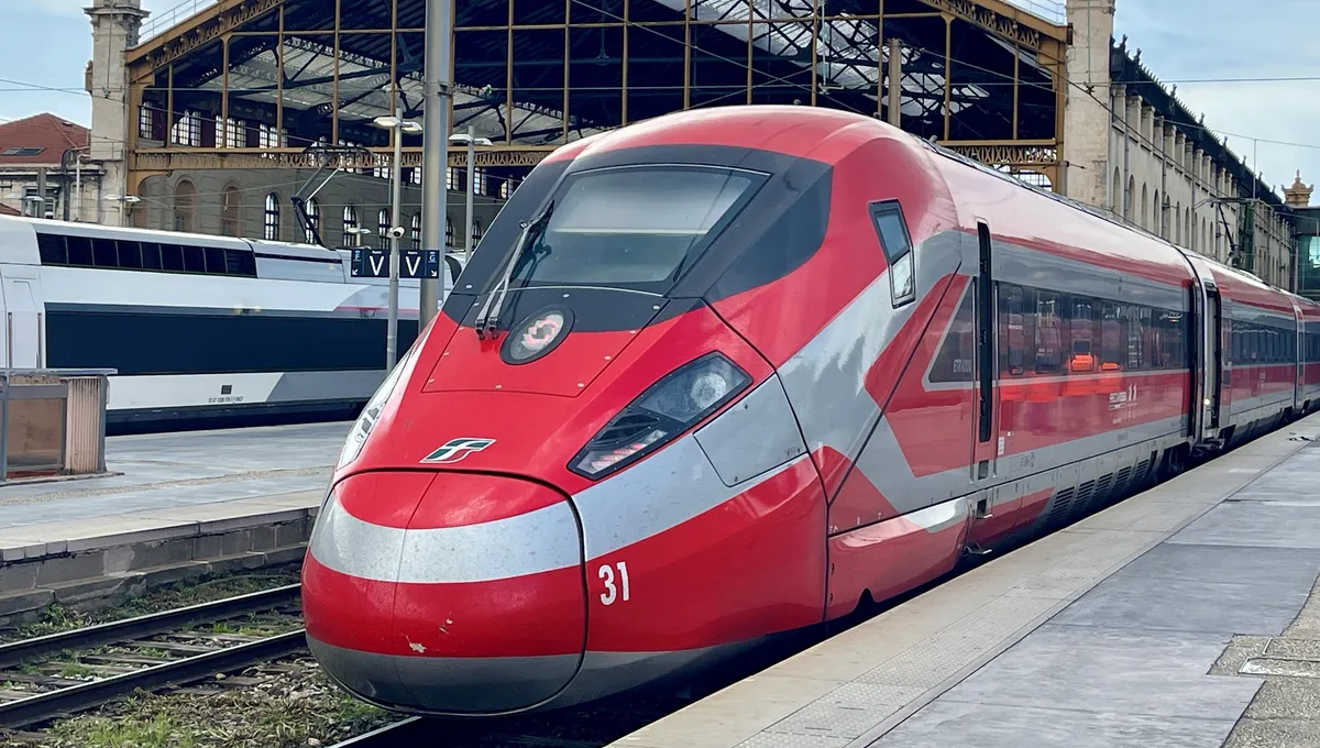 Une rame Frecciarossa de Trenitalia en gare de Marseille-Saint-Charles, 2025