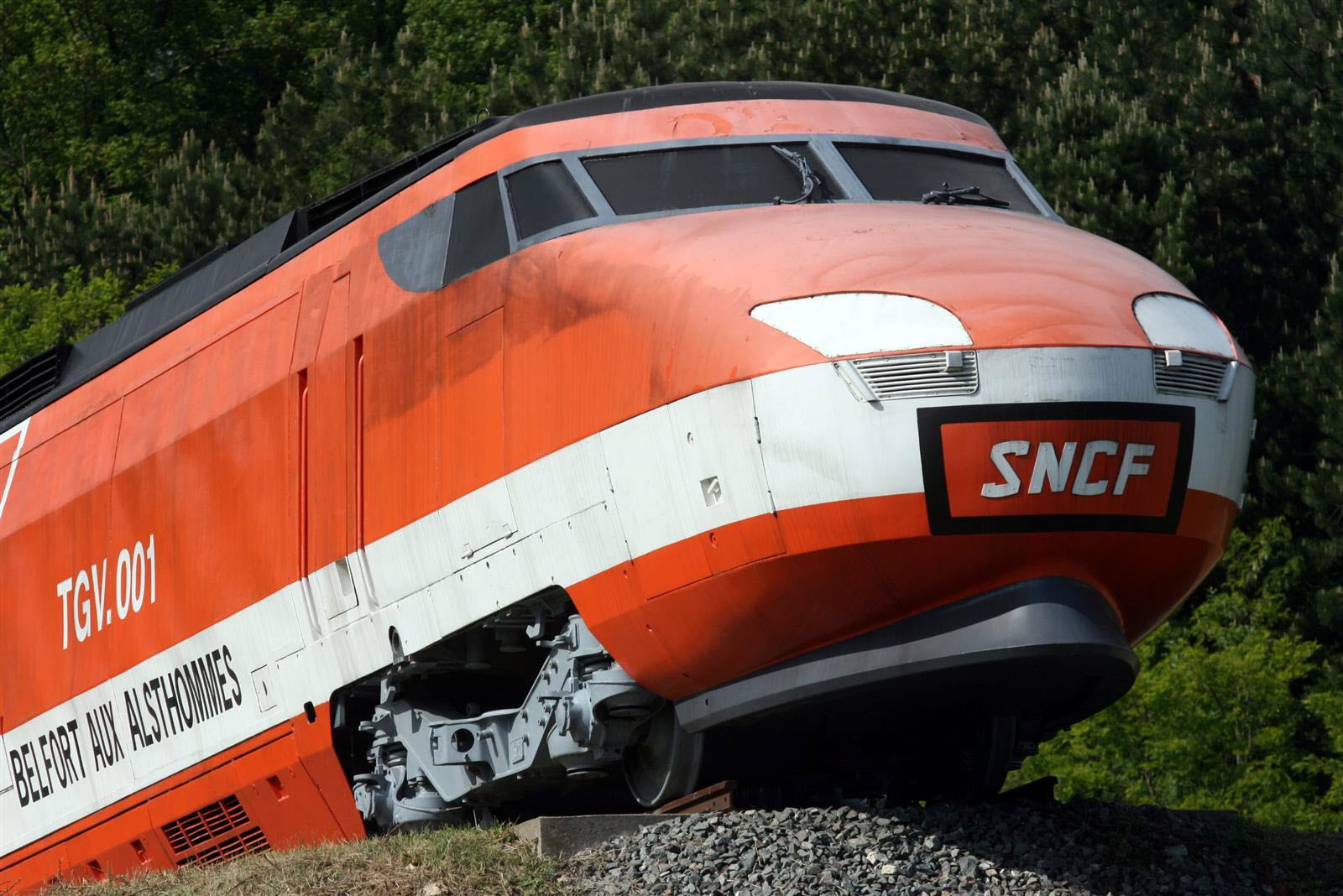 Motrice du TGV 001 (1981) de la SNCF exposée à Belfort